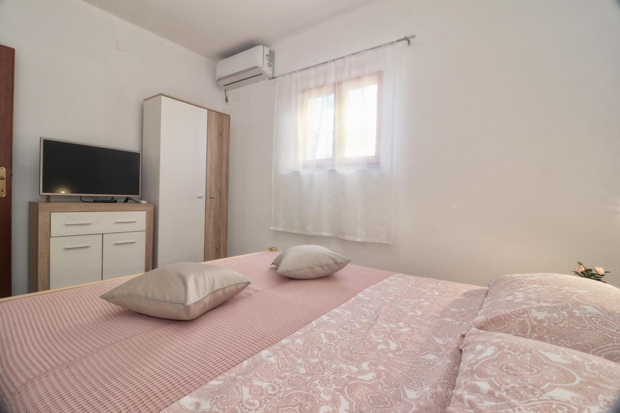 Studio Apartman Edy 3 Pula Buitenkant foto