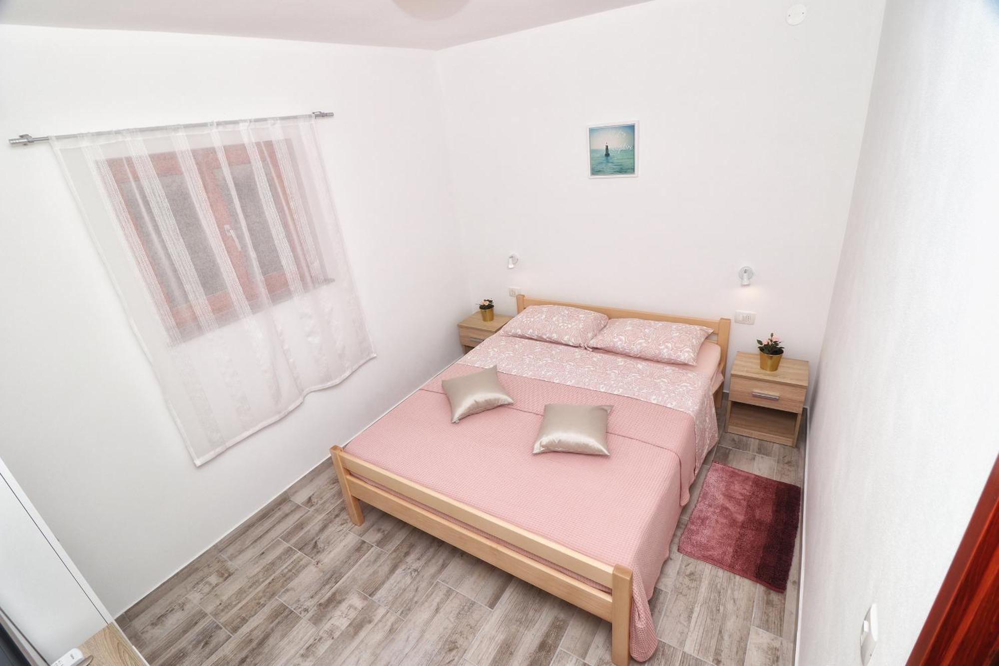 Studio Apartman Edy 3 Pula Buitenkant foto